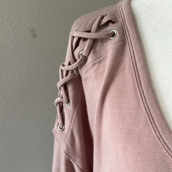 Express Pink Long Sleeve V-Neck Lace Up Shoulder Top. Size M - Picture 5 of 12